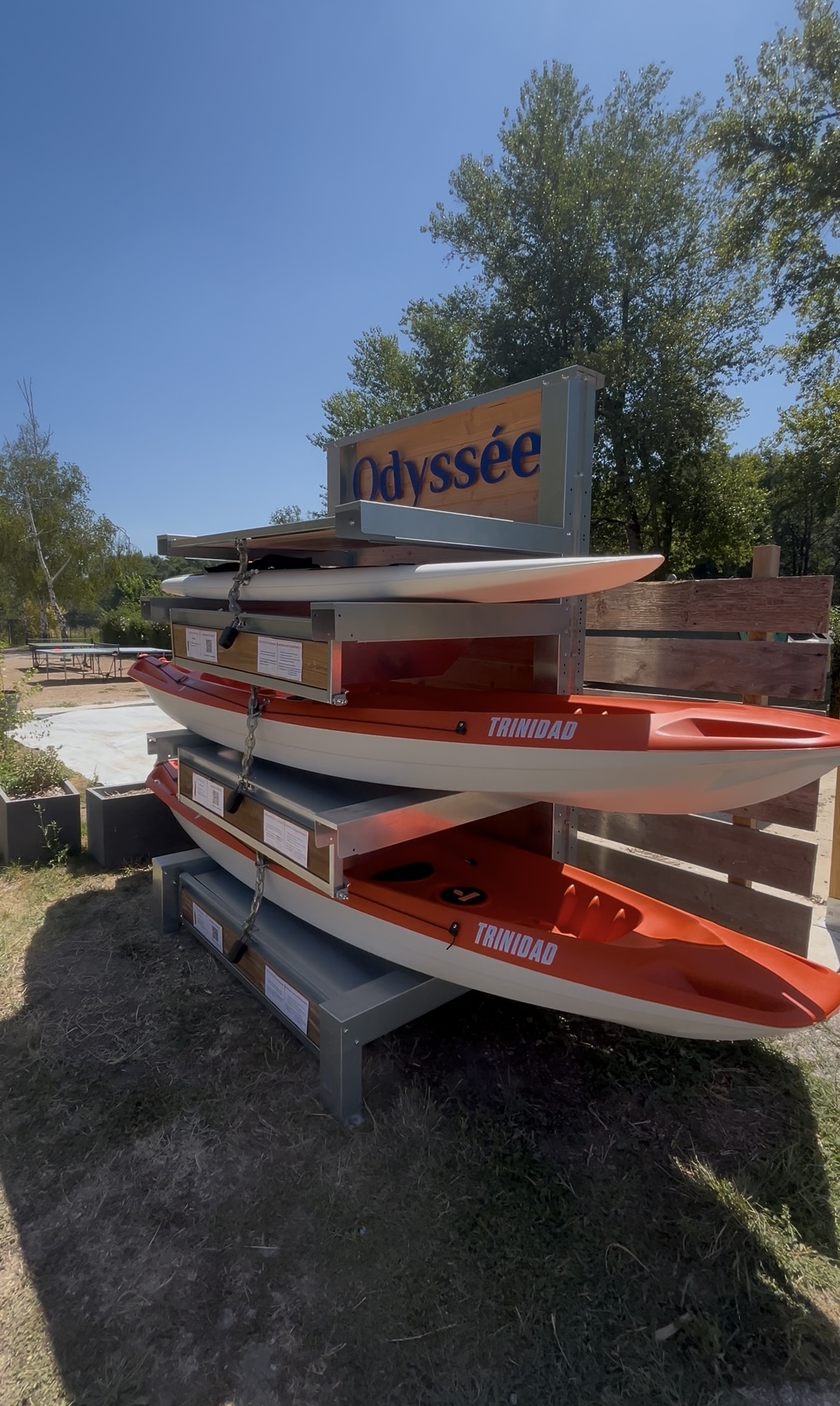 Distributeur automatique de kayaks d'une station Odyssée Nautique